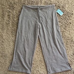 NWT Everlast Sz M Gray Capri Pants